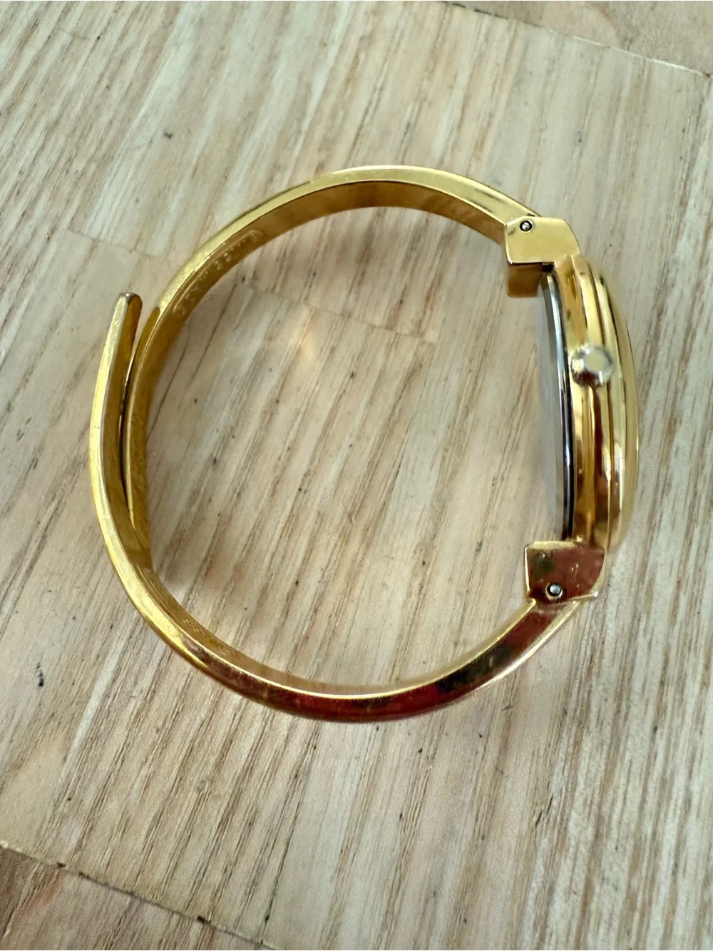 Ravisa ladies gold tone hinged bracelet Swiss made watch NEW BATTERY